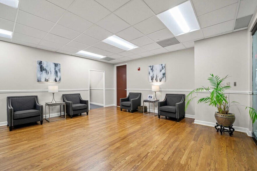 More Photos Of 3355 Lenox Rd NE, Atlanta Office For Lease