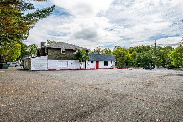 More Photos Of 1900 Oak Tree Rd, Edison Restaurant For Lease