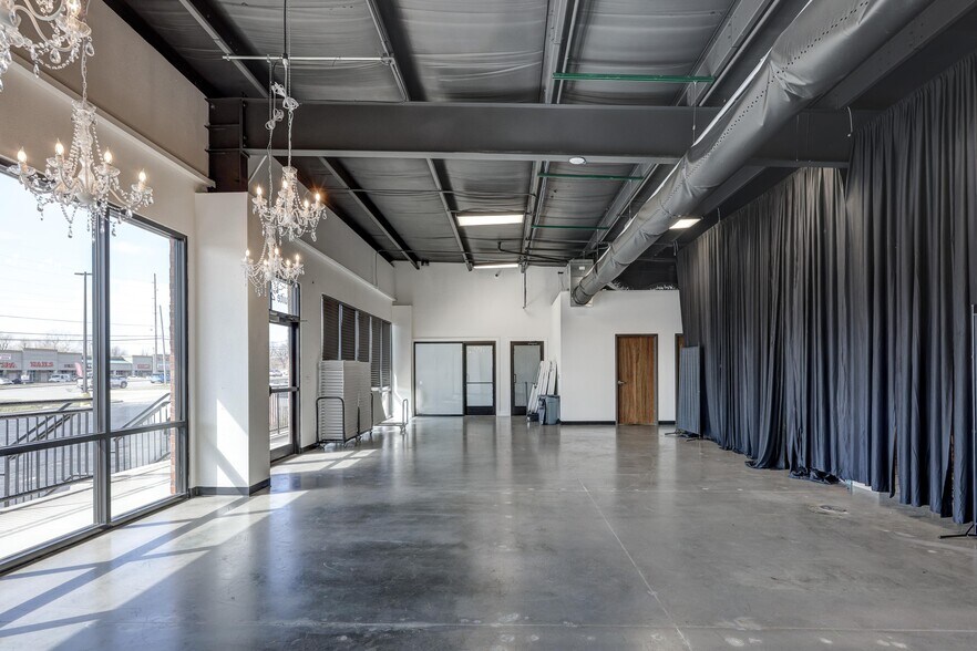 More Photos Of 2715 E 32nd St, Joplin Office For Lease