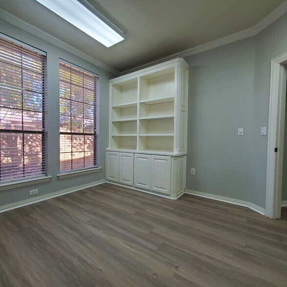 More Photos Of 401 Harwood Rd, Bedford Medical For Lease