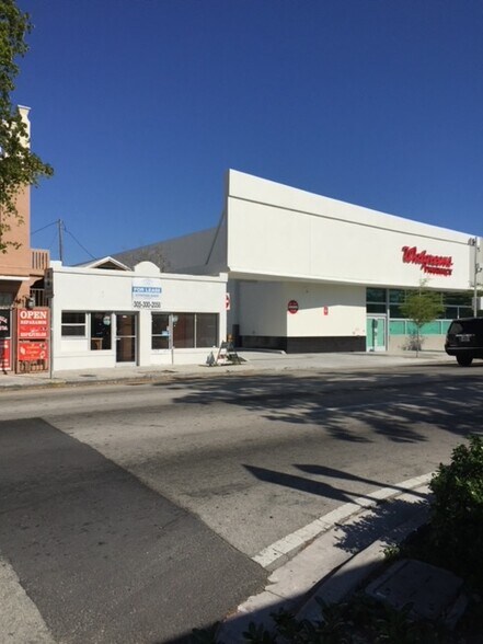 More Photos Of 817 SW 8th St, Miami Storefront Retail Office For Lease