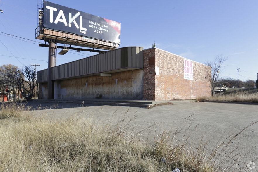 Primary Photo Of 3300 Glenshire dr, Balch Springs Freestanding For Sale