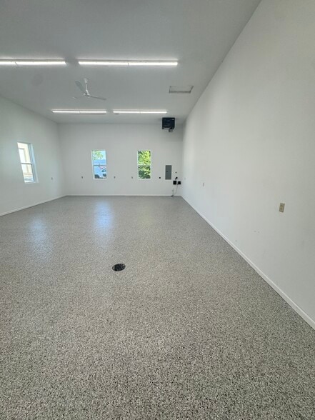 More Photos Of 6580 Lake Rd, Windsor Warehouse For Sale