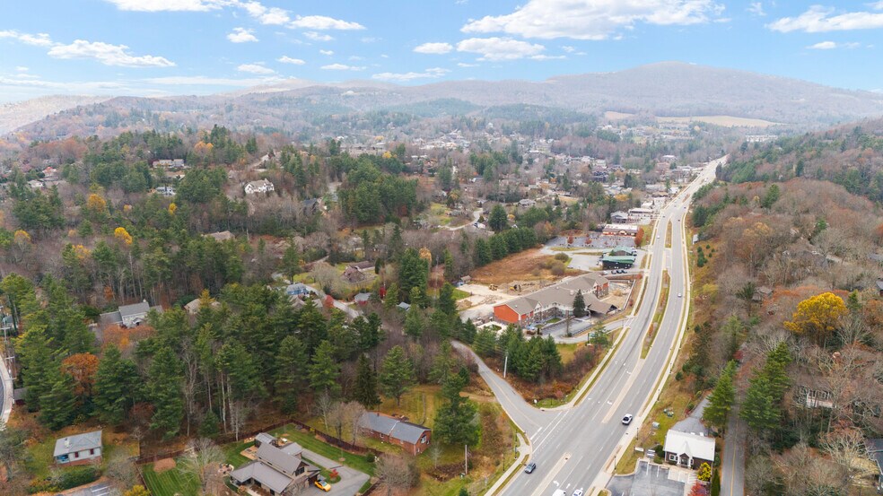 More Photos Of 986 Ransom St, Blowing Rock Hotel For Sale