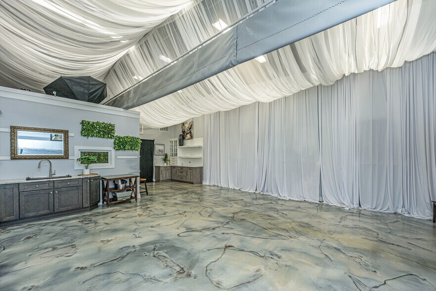 More Photos Of 622 Old Trolley Rd, Summerville Storefront For Sale