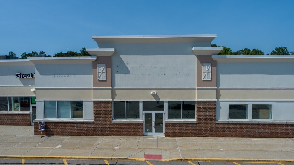 More Photos Of 42-44 Town St, Norwich Unknown For Lease