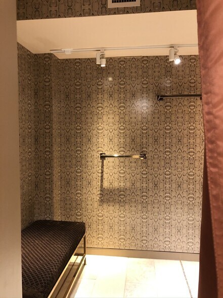 More Photos Of 313-321 John Ringling Blvd, Sarasota Storefront For Sale