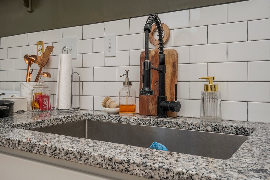 More Photos Of 199 E Loudon Ave, Lexington Office Residential For Sale