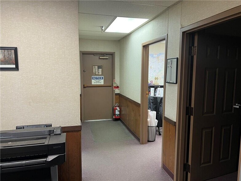 More Photos Of 1020-1060 Saw Mill Run Blvd W, Pittsburgh Warehouse For Lease