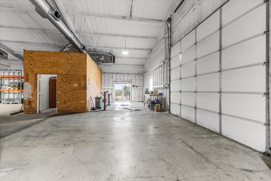 More Photos Of 3206 W Us Highway 377, Granbury Flex For Sale