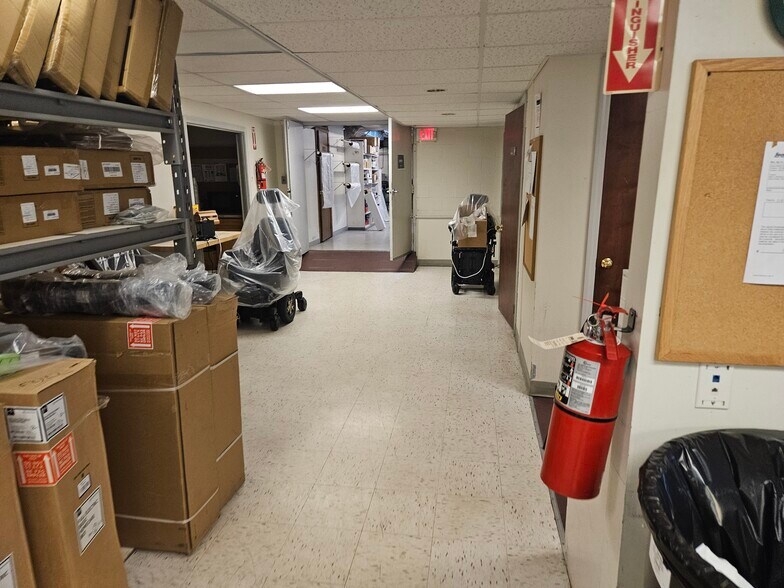 More Photos Of 240 Meriden Rd, Lebanon Flex For Sale