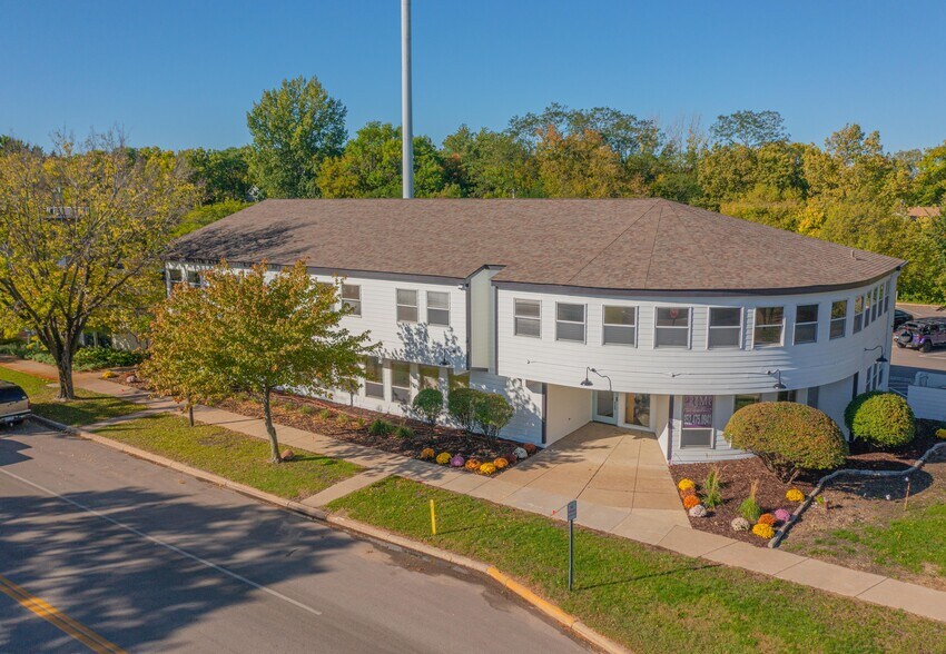 More Photos Of 18300 Minnetonka Blvd, Wayzata Office For Sale
