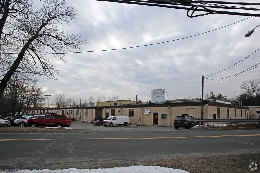 More Photos Of 25 Perry Ave, Norwalk Warehouse For Lease
