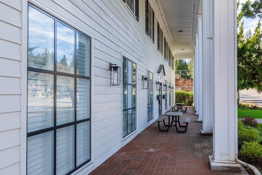 More Photos Of 600 A Ave, Lake Oswego Office For Lease