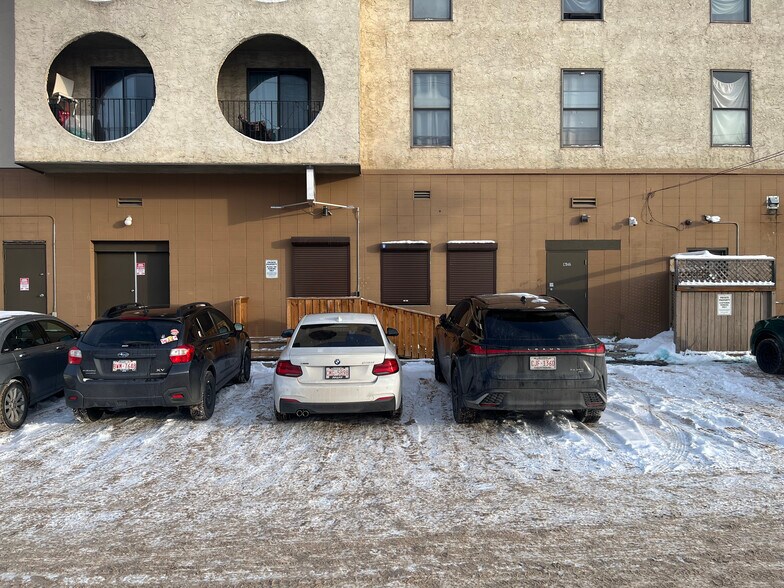 More Photos Of 12046 Fort Rd NW, Edmonton Apartments For Lease