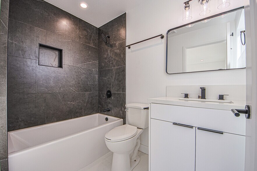 More Photos Of 5709 Auckland Ave, North Hollywood Apartments For Sale