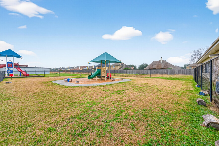 More Photos Of 8525 Queenston Blvd, Houston Freestanding For Sale