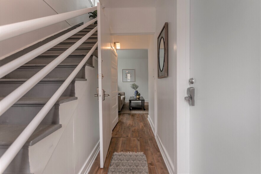 More Photos Of 20 Breeze Ave, Venice Apartments For Sale