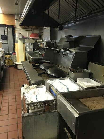 More Photos Of 11-19 N Pleasant St, Amherst Storefront Retail Office For Lease