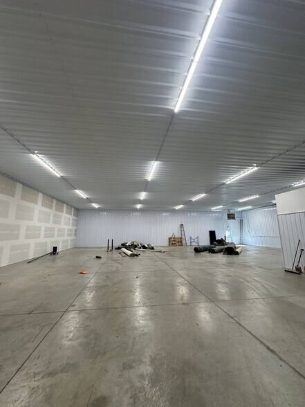 More Photos Of 1680-1690 E Porter St, Crown Point Warehouse For Lease