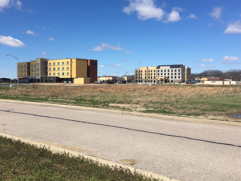 310 Angelos Grv Blvd