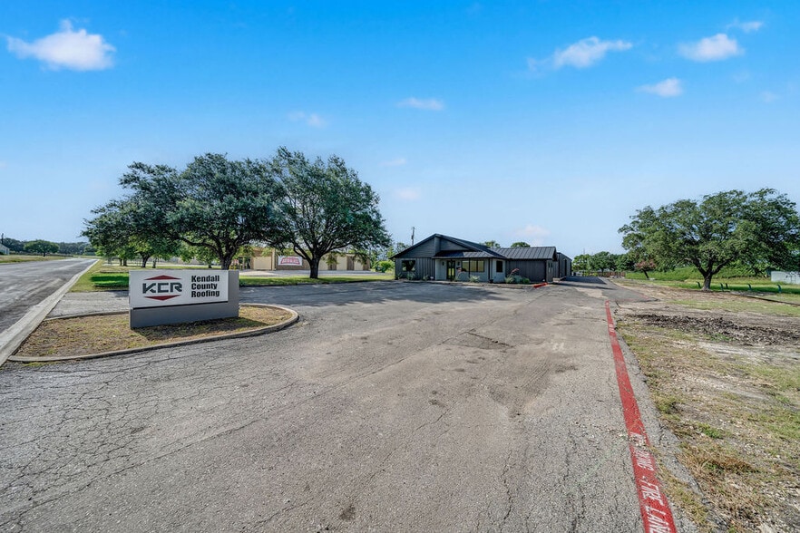 More Photos Of 117 Commerce Ave, Boerne Office For Sale