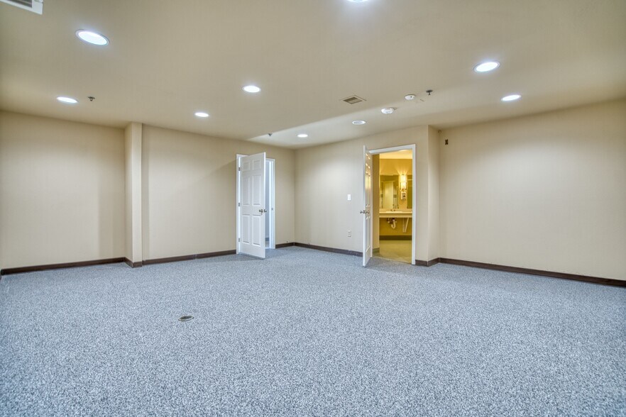 More Photos Of 310-390 Lashley St, Longmont General Retail For Lease