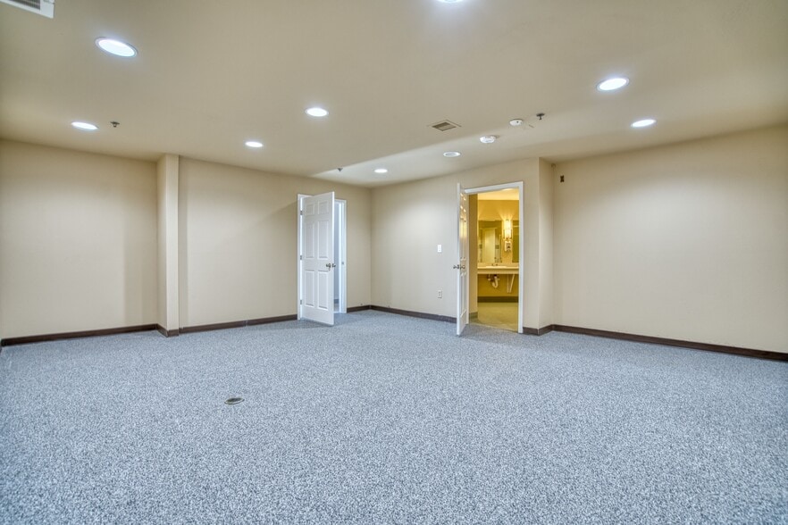 More Photos Of 340 Lashley St, Longmont General Retail For Lease