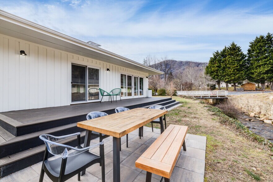 More Photos Of 4102 Soco Rd, Maggie Valley Hotel For Sale