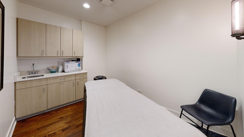 More Photos Of 3337 N Southport Ave, Chicago Storefront For Lease