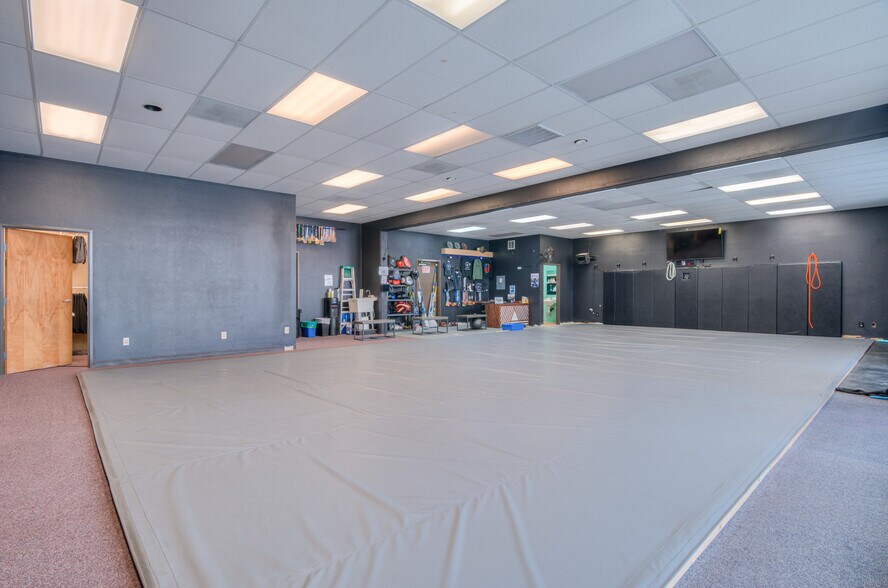 More Photos Of , Redmond General Retail For Sale
