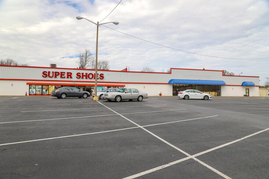 More Photos Of 1104 Greenville Ave, Staunton Storefront For Lease