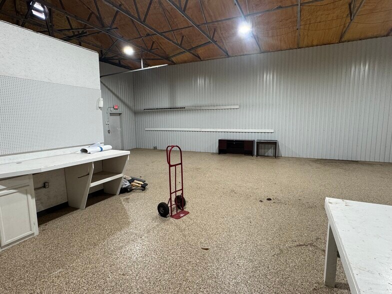 More Photos Of 3828 S College Ave, Bryan Office For Lease