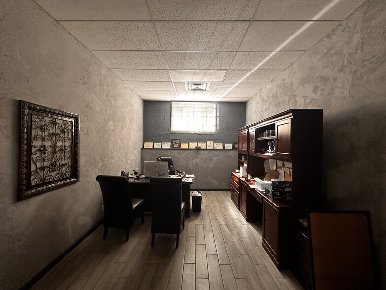 More Photos Of 1525 Magoffin Ave, El Paso Warehouse For Sale