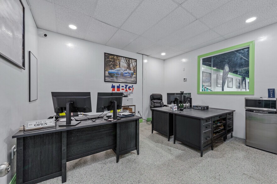 More Photos Of 2360 Shadowlawn Dr, Naples Freestanding For Sale