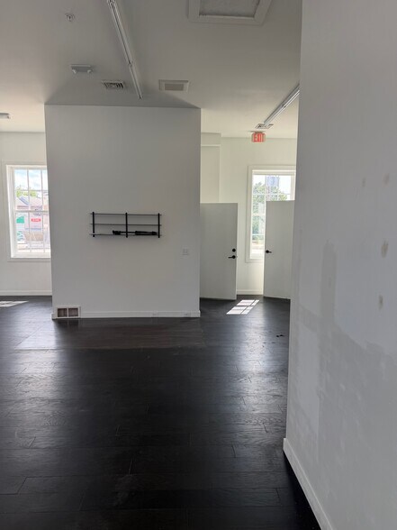 More Photos Of 449 Warren St, Hudson Storefront Retail Office For Lease