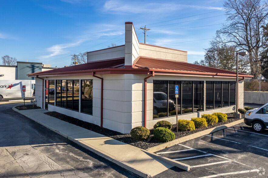 Primary Photo Of 1717 W 5th Ave, Columbus Bank For Lease