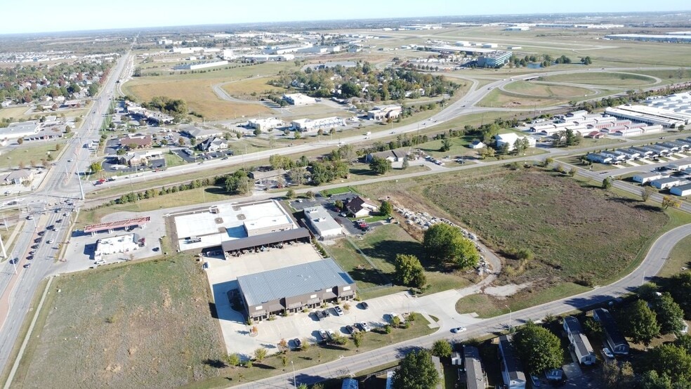 More Photos Of 920-920 E Warren St, Gardner Light Distribution For Sale