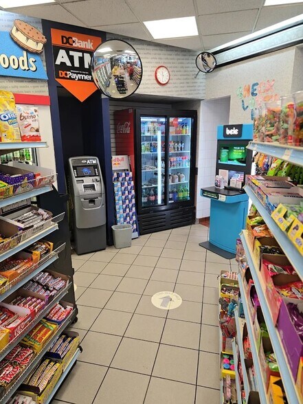More Photos Of 2001 16th Ave, Campbell River Service Station For Sale