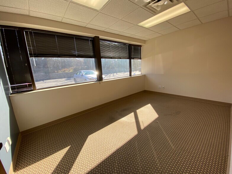 More Photos Of 2004 Fox Dr, Champaign Medical For Sale