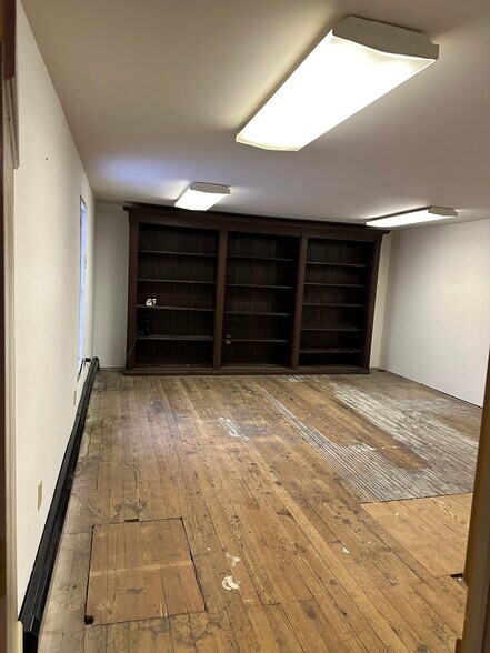 More Photos Of 55 N Cedar St, Lititz Showroom For Lease