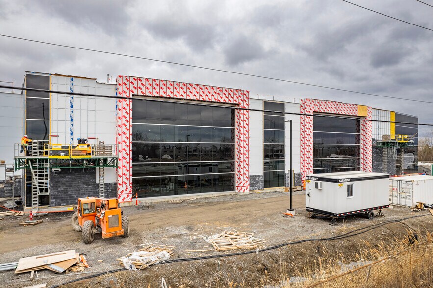 More Photos Of 260 Rue Jacques, Laval Warehouse For Sale