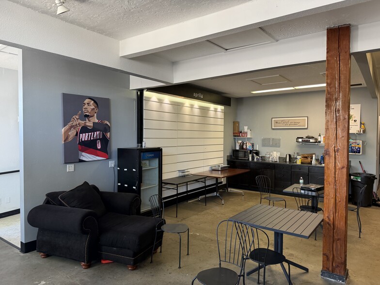 More Photos Of 10534 NE Sandy Blvd, Portland Storefront Retail Office For Lease