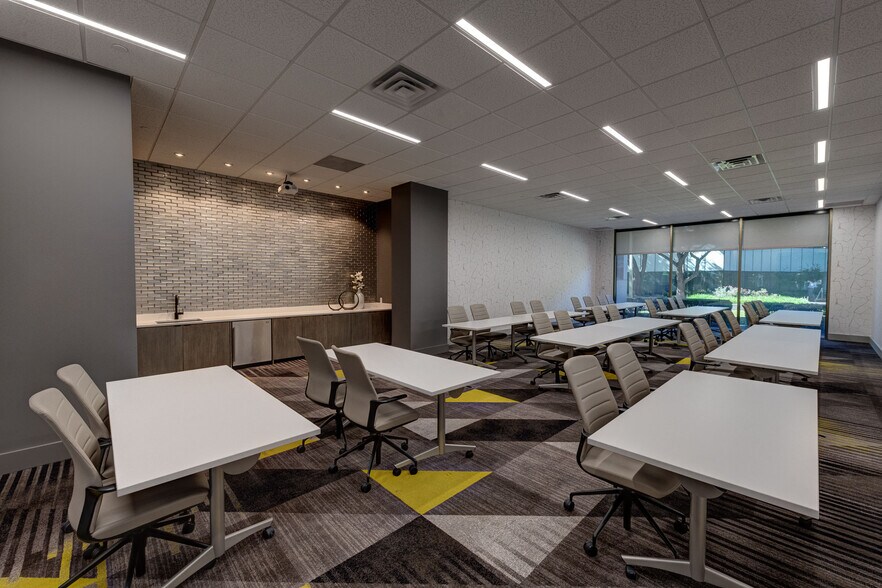 More Photos Of 14841 N Dallas Pky, Addison Office For Lease