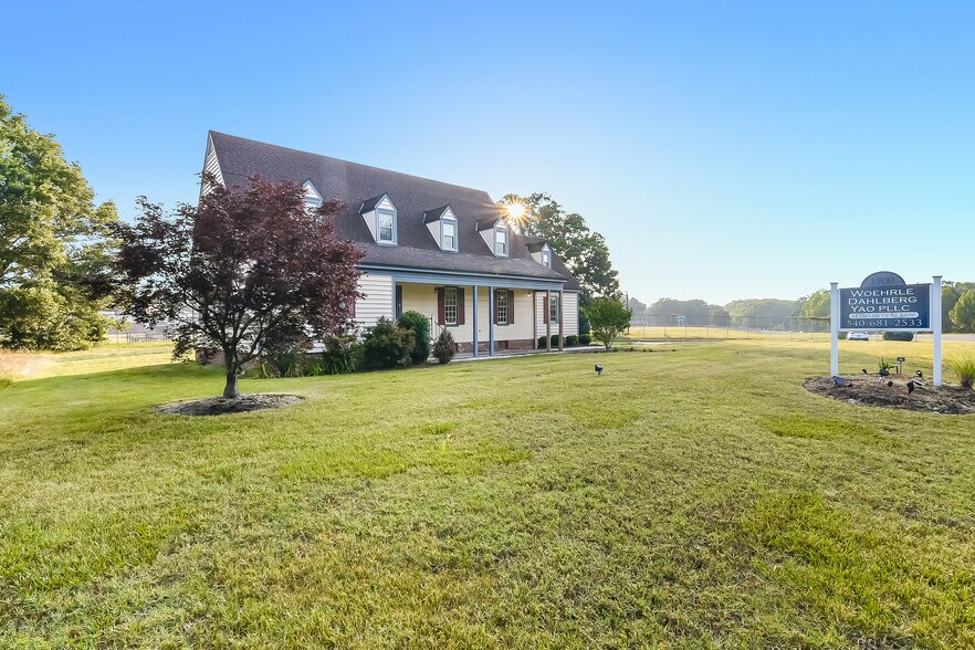 More Photos Of 1900 E Parham Rd, Henrico Office For Sale