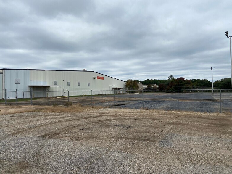 More Photos Of 901 Fisher Rd, Longview Industrial For Sale