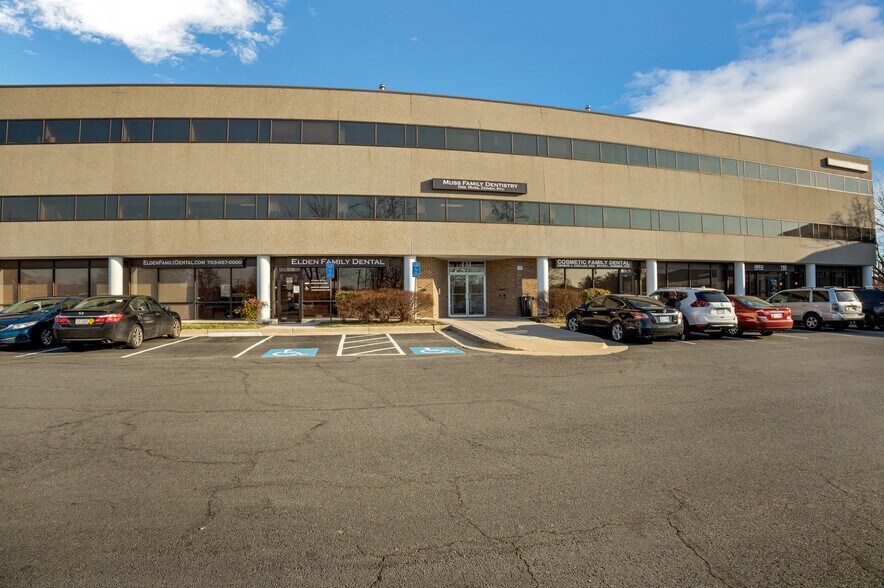 More Photos Of 131 Elden St, Herndon Medical For Lease