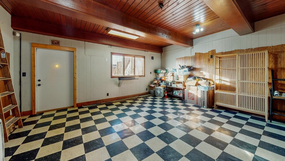 More Photos Of 209 S Main St, Jefferson General Retail For Sale