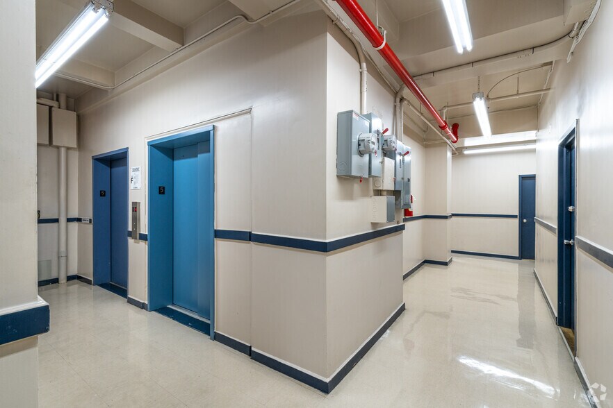 More Photos Of 147 W 35th St, New York Office For Lease