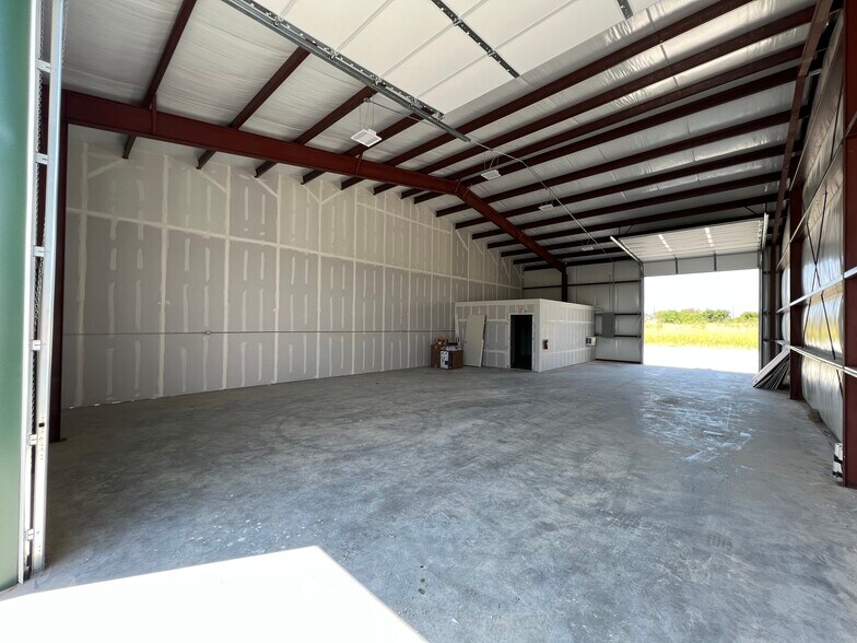 More Photos Of 7400 Fm 2622 W, Ponder Warehouse For Lease